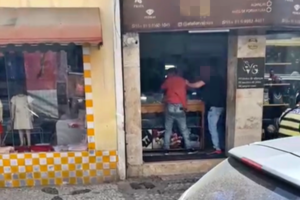 tentativa-de-assalto-a-joalheria-em-gravata-termina-com-criminoso-baleado-e-comparsa-foragido