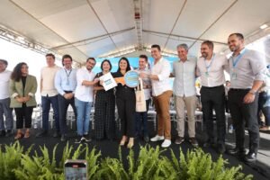 prefeito-rodrigo-pinheiro-participa-de-entrega-de-casas-proprias-para-265-familias-em-caruaru