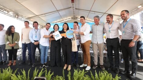 prefeito-rodrigo-pinheiro-participa-de-entrega-de-casas-proprias-para-265-familias-em-caruaru