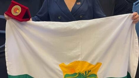 pedro-alves-comemora-conquista-de-premio-na-educacao-para-o-municipio