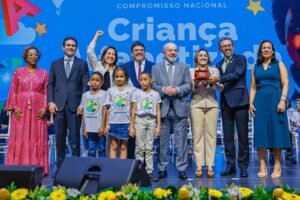 pernambuco-recebe-selo-nacional-compromisso-com-a-alfabetizacao-na-categoria-ouro