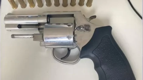 homem-e-preso-com-arma-de-fogo-na-rodoviaria-de-pesqueira