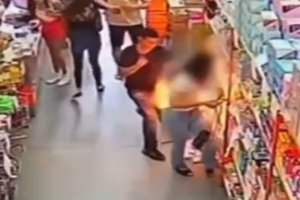 celular-explode-e-deixa-mulher-em-chamas-dentro-de-supermercado