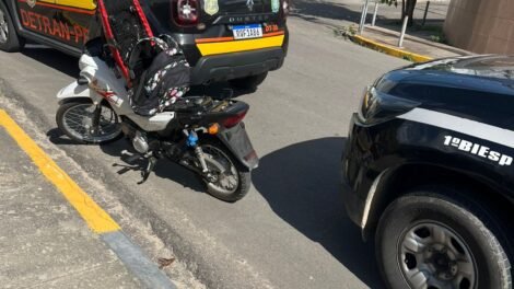 caruaru:-homem-e-detido-com-drogas-e-motocicleta-irregular-no-bairro-universitario