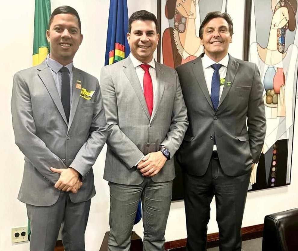 em-busca-de-recursos-para-flores,-prefeito-gilberto-ribeiro-tem-encontro-com-o-deputado-carlos-veras-em-brasilia