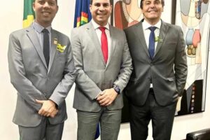 em-busca-de-recursos-para-flores,-prefeito-gilberto-ribeiro-tem-encontro-com-o-deputado-carlos-veras-em-brasilia