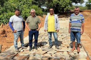 prefeito-ze-pretinho-visita-obra-da-passagem-molhada-do-sitio-bezerros,-em-quixaba