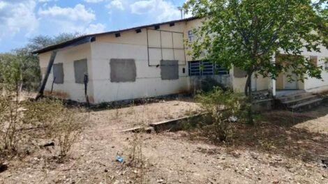 ladroes-arrombam-associacao-dos-apicultores-de-carnaiba-e-levam-maquinarios