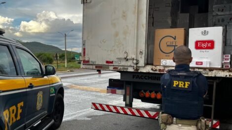 carga-de-30-mil-macos-de-cigarro-paraguaio-e-apreendida-em-serra-talhada