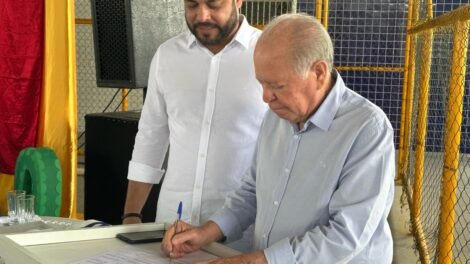 prefeito-de-iguaracy-anuncia-reajuste-de-6,27%-no-piso-salarial-dos-profissionais-do-magisterio