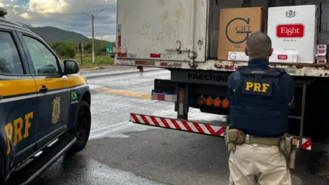 carga-de-30-mil-macos-de-cigarro-paraguaio-e-apreendida-em-serra-talhada