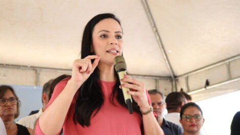 marcia-diz-que-material-distribuido-e-melhor-que-da-escola-privada-em-st