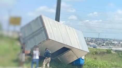 acidente-envolvendo-quatro-veiculos-e-registrado-na-br-104,-em-caruaru