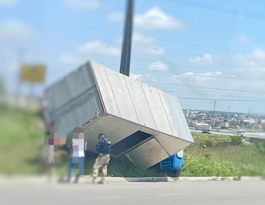 acidente-envolvendo-quatro-veiculos-e-registrado-na-br-104,-em-caruaru