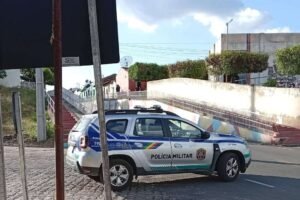 policia-estoura-boca-de-fumo-em-carnaiba