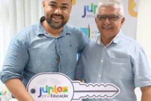 prefeito-de-quixaba-conquista-mais-um-onibus-escolar-para-a-educacao