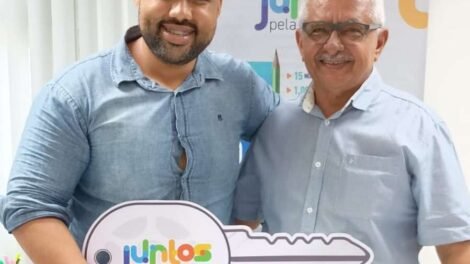 prefeito-de-quixaba-conquista-mais-um-onibus-escolar-para-a-educacao