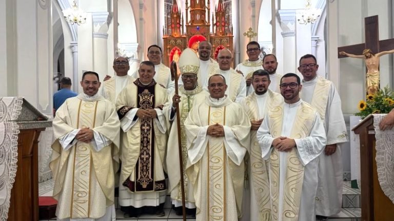 padre-terezinhense-toma-posse-na-catedral-de-afogados-da-ingazeira.