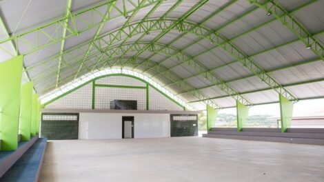 prefeitura-de-brejinho-avanca-com-obras-de-quadras-poliesportivas-em-comunidades-rurais