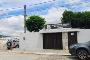 homem-e-flagrado-com-drogas-e-moto-adulterada-na-zona-rural-de-flores