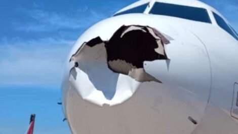 rj:-aviao-da-latam-bate-em-passaro-e-voo-e-cancelado.