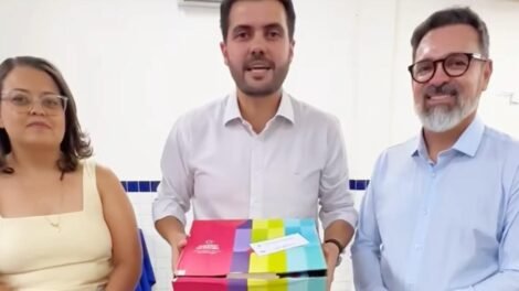 ouro-velho-recebe-kits-escolares-e-fardamento-para-estudantes-da-rede-estadual