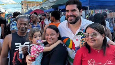tonynho-rodrigues-marca-presenca-no-bloco-pe-de-galo-e-mira-campanha-para-deputado