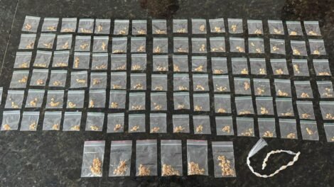 pm-apreende-mais-de-600-pedras-de-crack-em-caruaru
