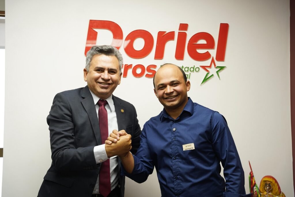 marcia-e-gilliard-mendes-asseguram-4-novas-ambulancias-para-serra-talhada