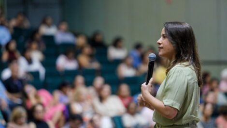 em-olinda,-governadora-raquel-lyra-recepciona-novos-residentes-do-sus-que-vao-atuar-em-pernambuco
