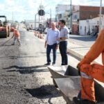 flavio-marques-acompanha-obras-de-requalificacao-asfaltica-da-pe-304-na-entrada-de-tabira