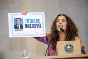 “inelegivel,-golpista-e-chefe-de-organizacao-criminosa”-diz-rosa-amorim-sobre-bolsonaro