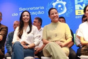 marcia-e-raquel-assinam-inicio-de-construcao-de-3-creches