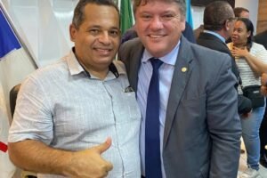 vereador-gil-bobinho-prestigia-entrega-de-titulo-de-cidadao-ao-deputado-sileno-guedes-em-panelas