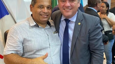 vereador-gil-bobinho-prestigia-entrega-de-titulo-de-cidadao-ao-deputado-sileno-guedes-em-panelas