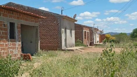 em-carnaiba,-moradores-da-vila-de-tantao-cobram-abastecimento-de-agua-da-compesa