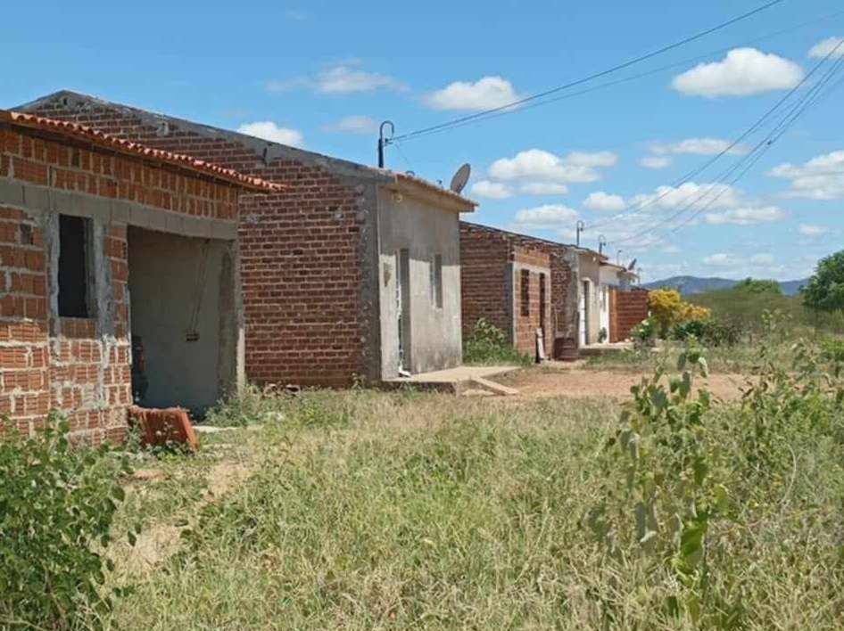 em-carnaiba,-moradores-da-vila-de-tantao-cobram-abastecimento-de-agua-da-compesa
