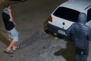 cameras-de-seguranca-flagram-dupla-tentando-furtar-carros-em-st