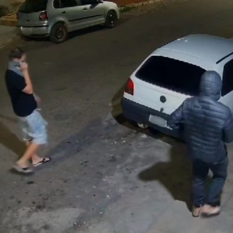 cameras-de-seguranca-flagram-dupla-tentando-furtar-carros-em-st