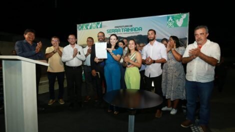 marcia-conrado-assina-ordem-de-servico-para-construcao-da-praca-da-biblia,-na-aabb