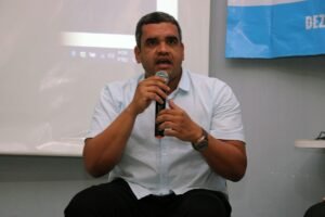 artur-amorim-alerta-para-aumento-de-casos-de-covid-e-desmente-boatos-sobre-vacinas