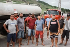 governo-lula-atrasa-verba-de-carro-pipa-e-ameaca-deixar-1,3-milhao-sem-agua