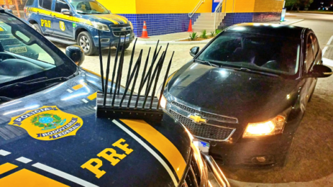 prf-apreende-carro-furtado-e-bloqueador-de-rastreamento-em-garanhuns