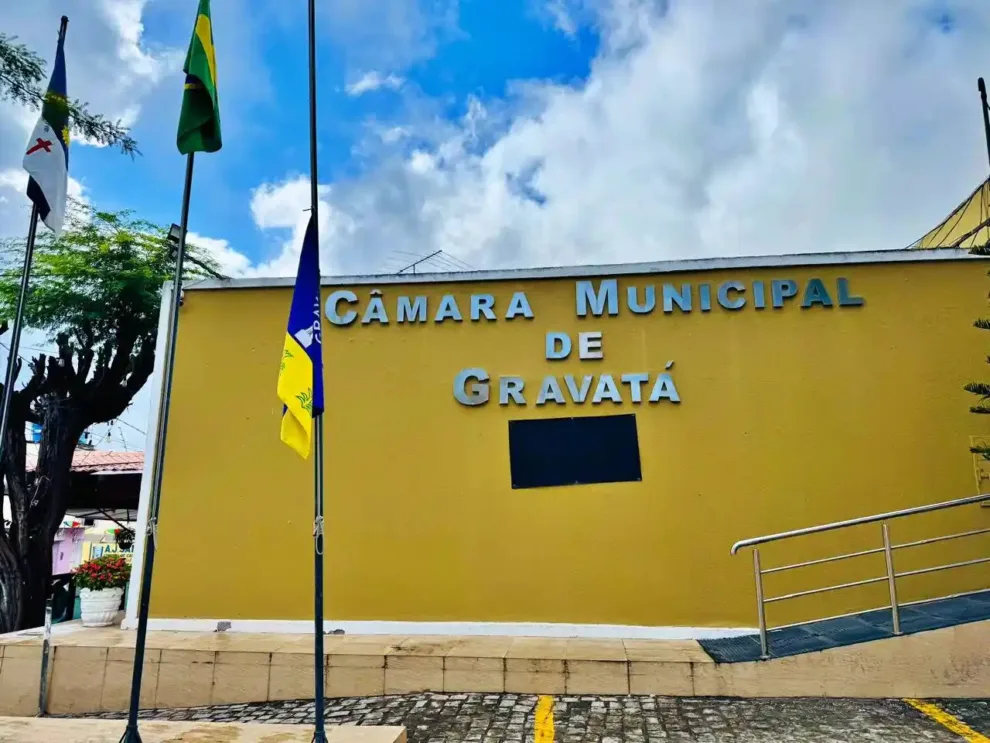 luto-oficial:-camara-de-gravata-homenageia-luiz-preque-com-bandeira-a-meio-mastro