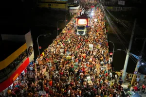 bloco-meu-mel-leva-multidao-as-ruas-e-celebra-carnaval-em-gravata;-veja-fotos