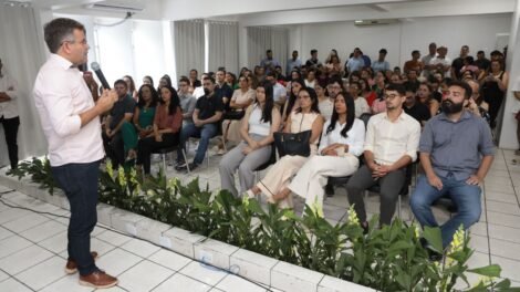 prefeito-sandrinho-palmeira-deu-posse-a-aprovados-no-concurso-publico