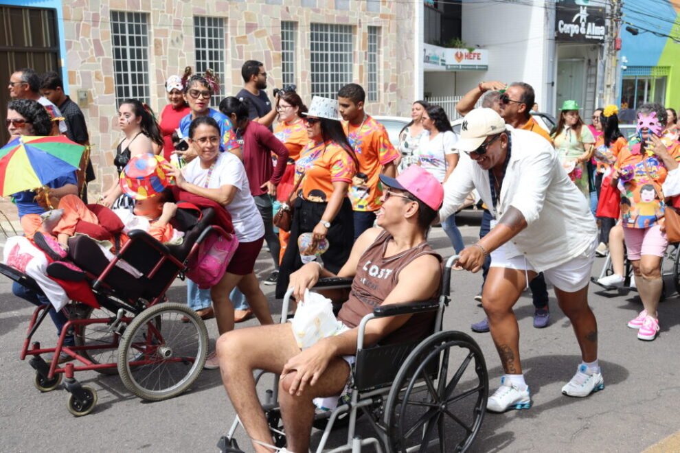 1°-bloco-a-abrir-a-folia-levou-alegria-e-inclusao-as-ruas-de-st-nesta-sexta-(28)