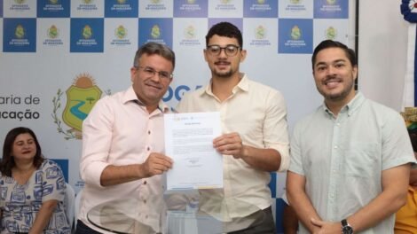 afogados:-prefeito-sandrinho-palmeira-deu-posse-a-aprovados-no-concurso-publico
