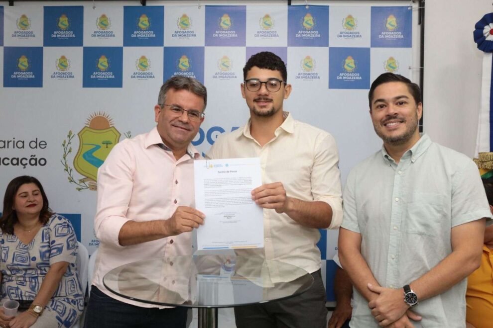 afogados:-prefeito-sandrinho-palmeira-deu-posse-a-aprovados-no-concurso-publico