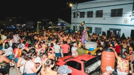 bloco-“o-vassourao”-abre-o-carnaval-de-tabira-com-desfile-e-grandes-shows